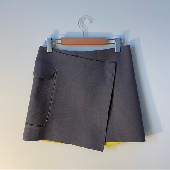 ⭐️Host pick⭐️NWT DKNY mini skirt - Picture 2 of 10